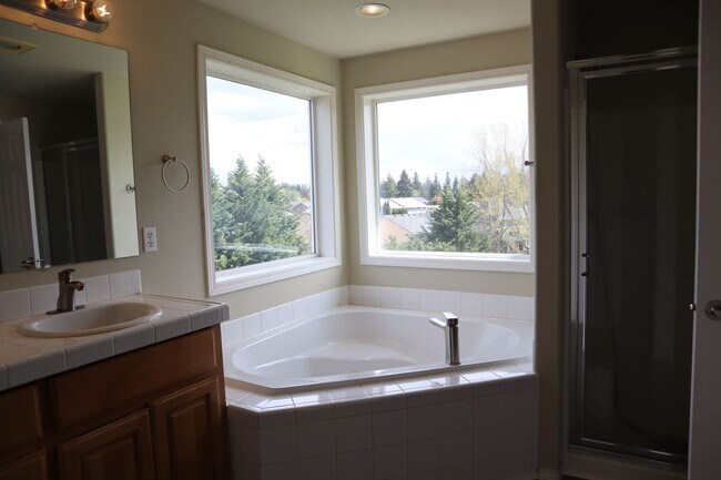 Building Photo - 9507 NE 39th Ave