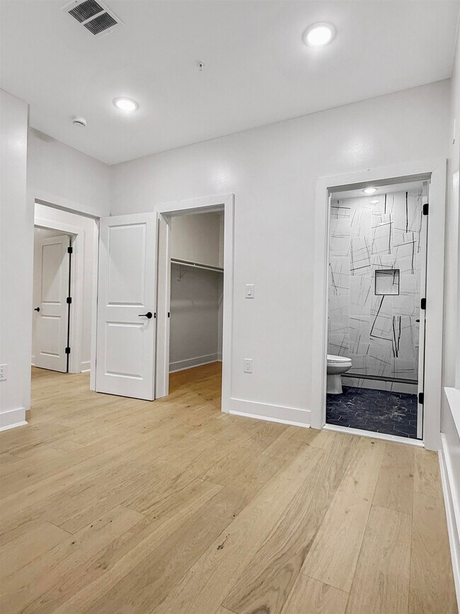 Building Photo - 185 Mallory Ave