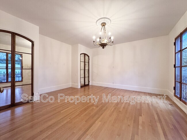 Building Photo - 1980 SW Terrace Dr