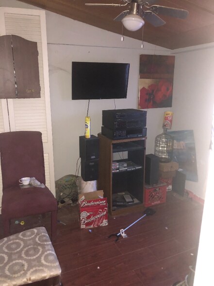 Building Photo - 8438 High St