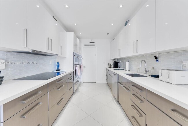 Building Photo - 19500 Turnberry Way