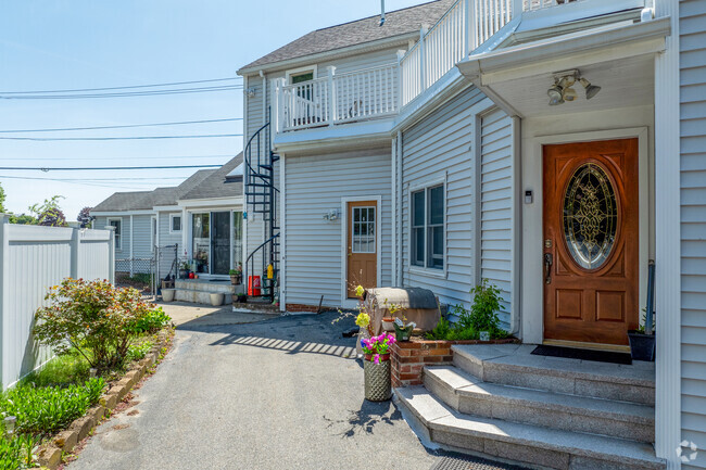 246 Turnpike is located in North Andover, MA. - 246 Turnpike St
