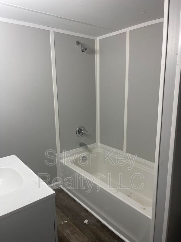 Building Photo - 1004 S Jackson St