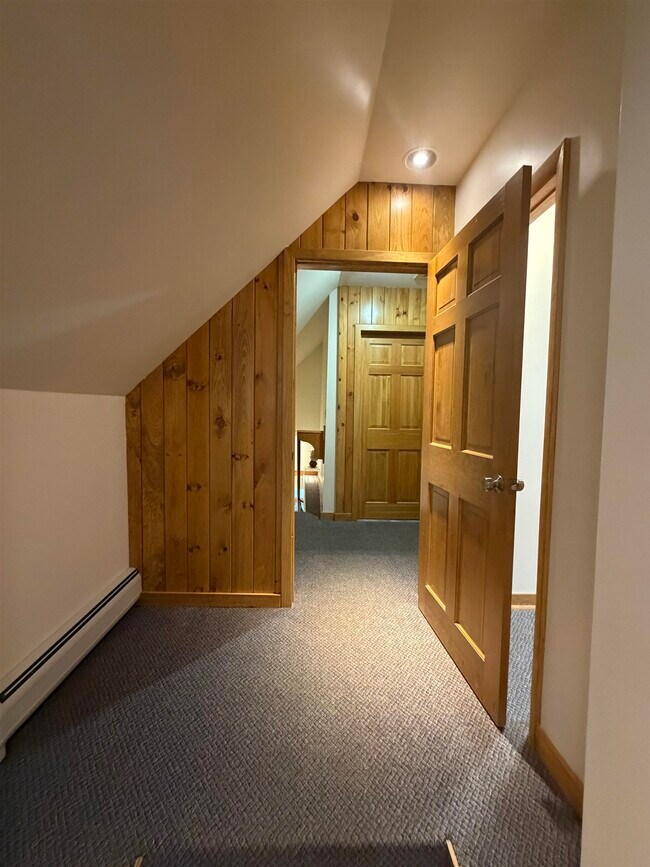 Building Photo - 211 Main St