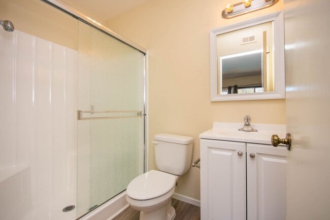 Building Photo - Spacious 3BR Condo with Pool View in Tangl...