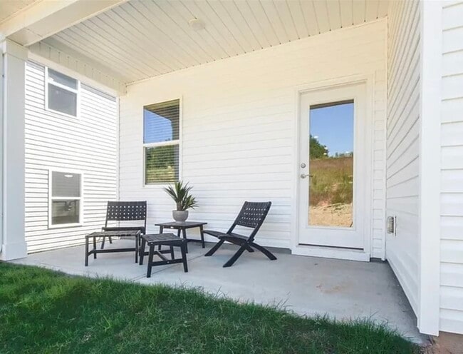 Building Photo - 118 Paddock Glen Dr