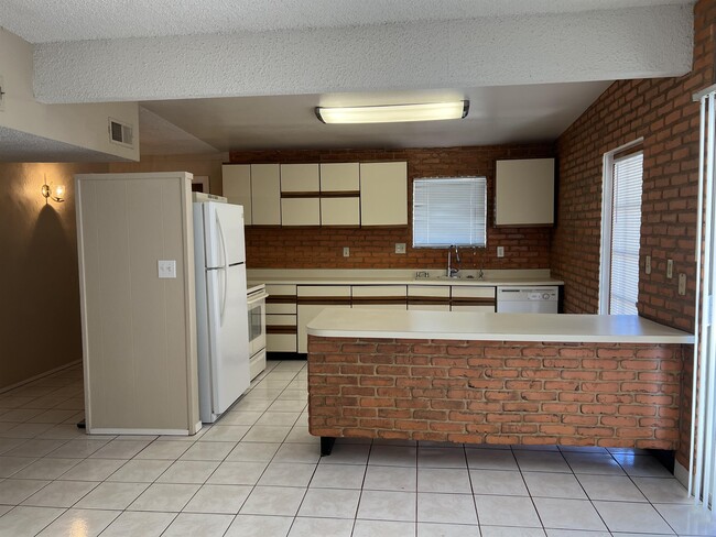 Building Photo - 1880 Caballero Way