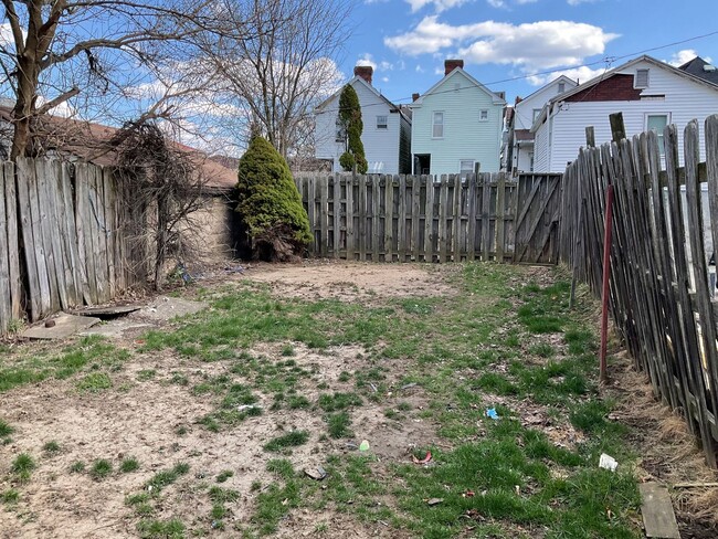 Building Photo - Charming 3-Bedroom 1 bath rental home in H...