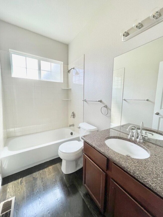 Building Photo - Stunning 4 Bed/4 Bath Home in Banning Lewis Ranch