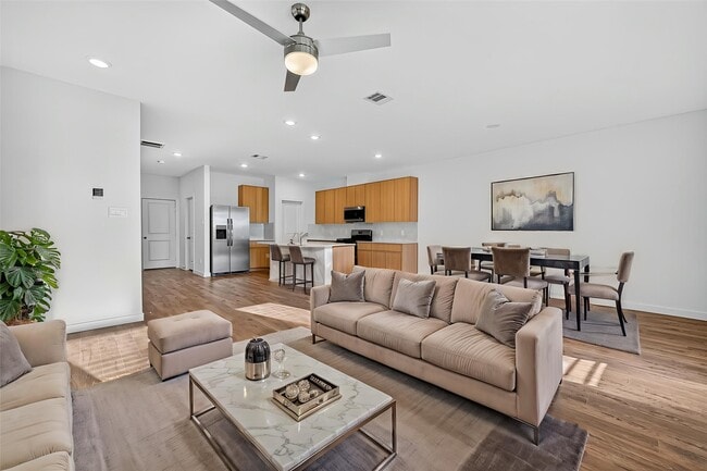 Building Photo - 3518 Blue Mockingbird St