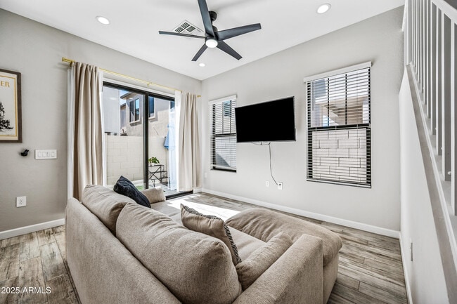 Building Photo - 4827 E Village Dr