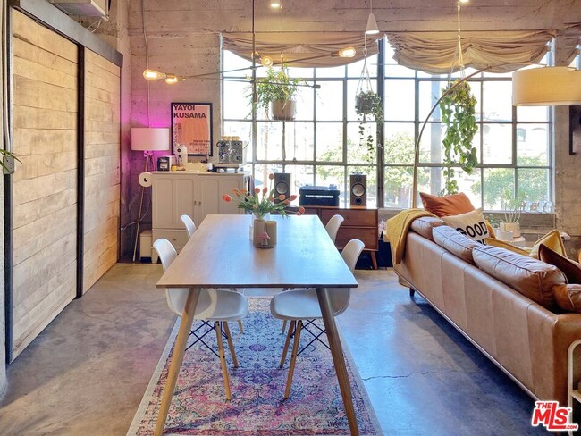 Building Photo - 1855 Industrial St