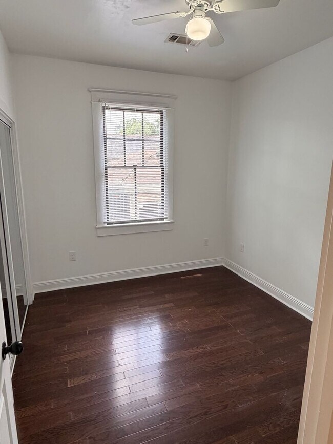 Building Photo - Spacious 2BD/2BA on Poland in Bywater