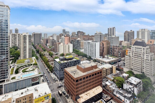 Building Photo - 1122 N Clark St