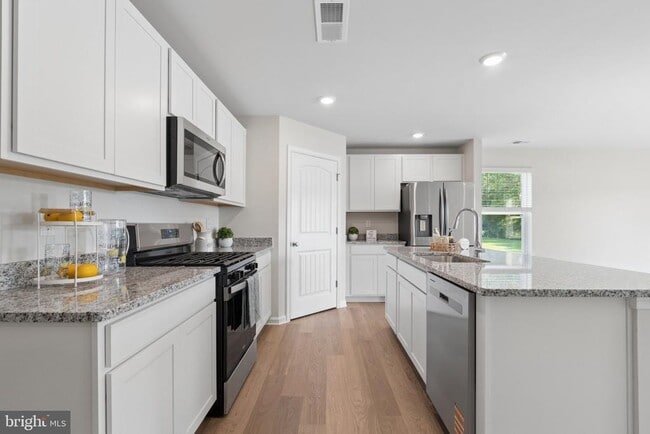 Building Photo - 378 Remington Dr