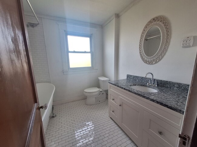 Building Photo - Come see your new home!