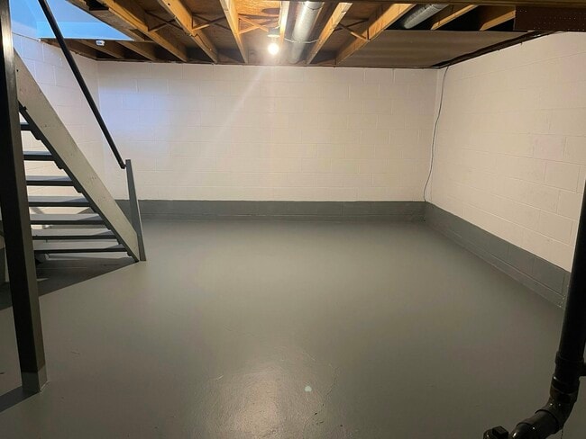 Building Photo - 4161 W Ridge Rd