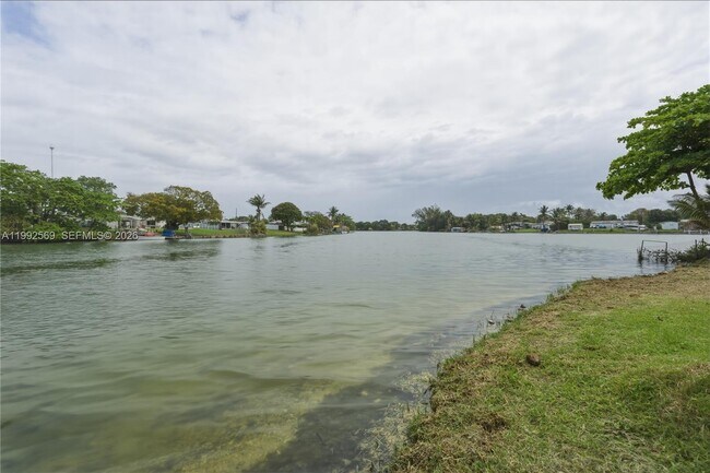 Building Photo - 3825 SW 33rd St