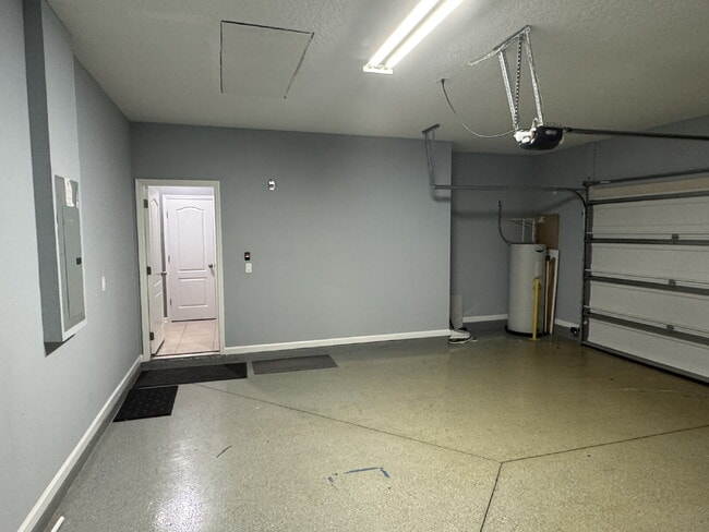 Building Photo - For Rent