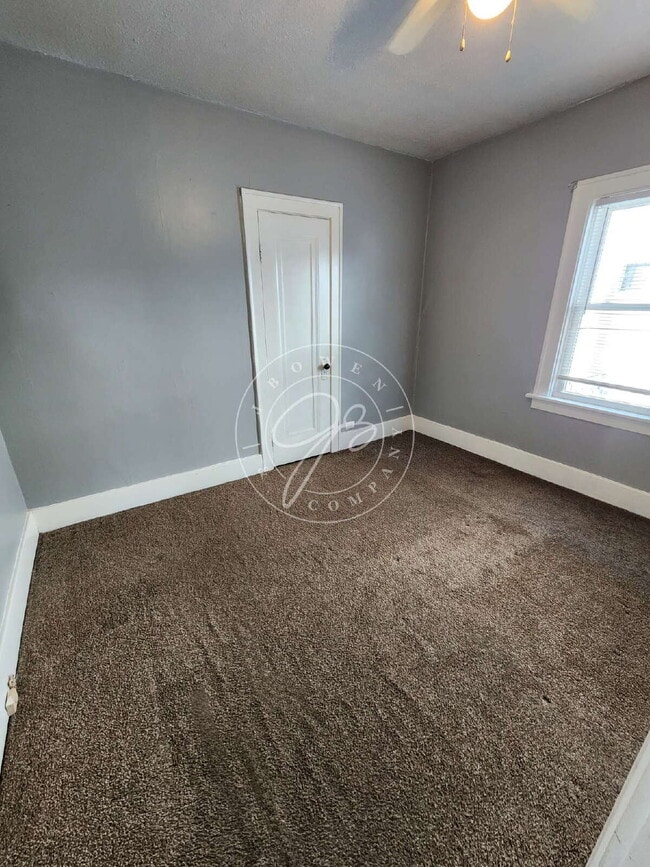 Building Photo - 1944 Crosswell Pl