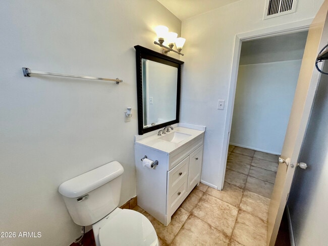 Building Photo - 949 W Parkway Blvd