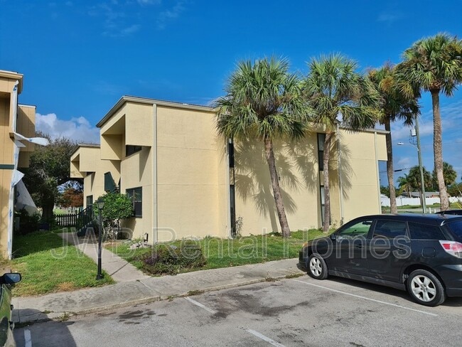 Building Photo - 1000 3rd St