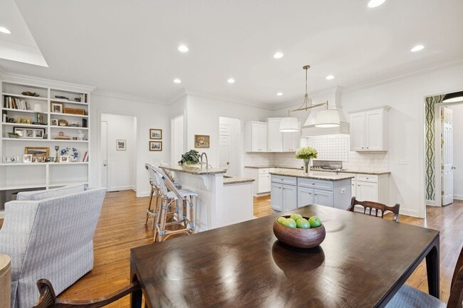 Building Photo - Luxury Executive Rental in Highlands of Ladd Park