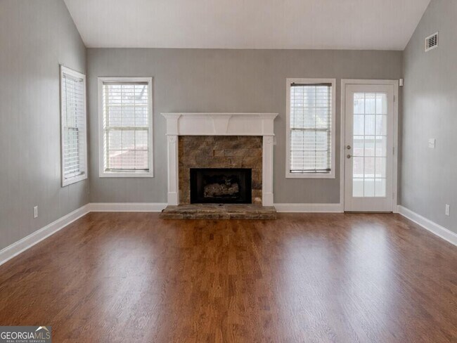 Building Photo - 4079 Essex Dr