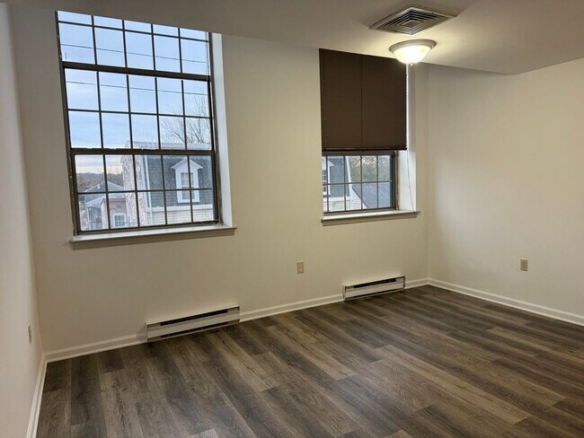 Building Photo - 149 Wilson St