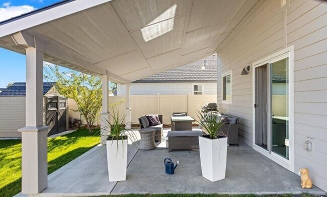 Building Photo - Beautiful Home near Meridian High School