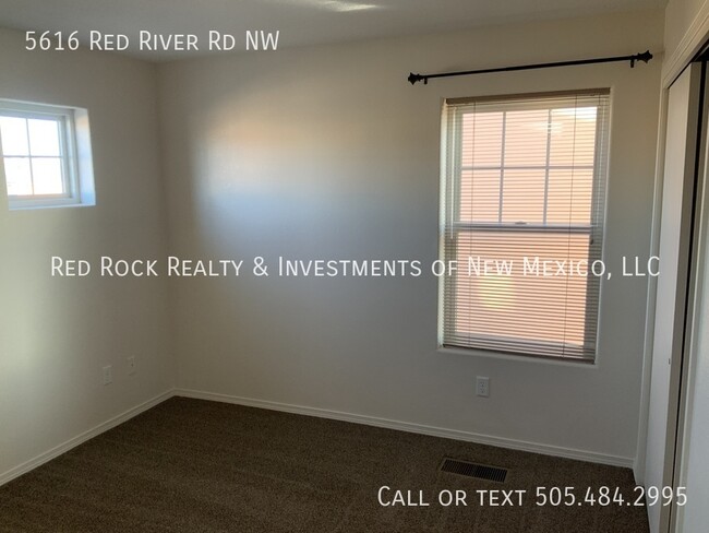 Building Photo - 4 Bedroom home in NW Albuquerque