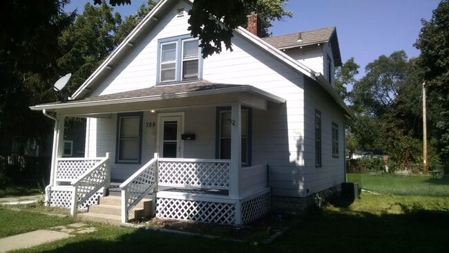 Primary Photo - SPACIOUS 3 BEDROOM HOME READY TO WELCOME YOU