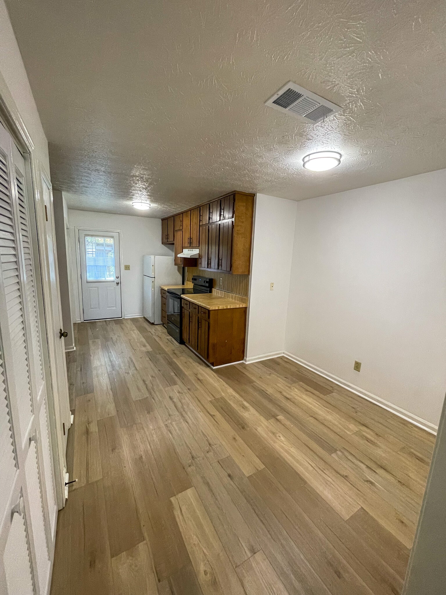 Building Photo - 1043 Chestnut Oak Ct NE