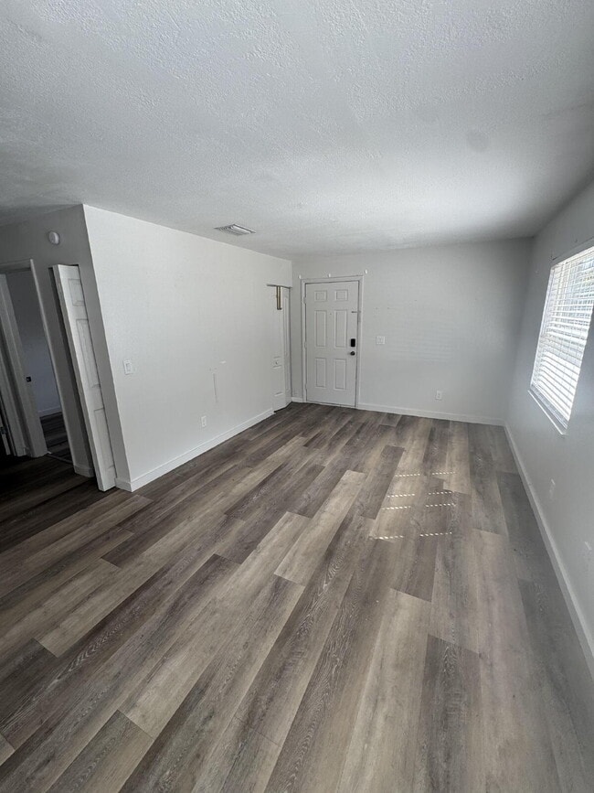 Building Photo - 1711 W Carmen St