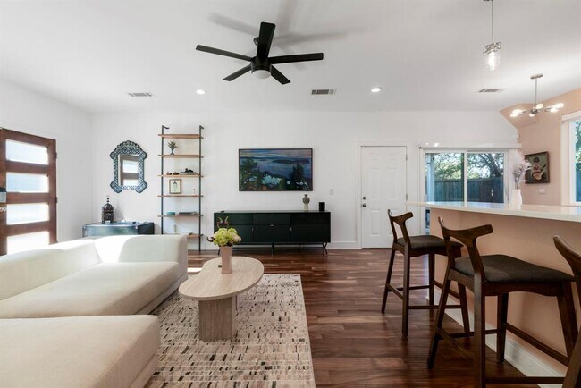 Building Photo - 1148 Webberville Rd