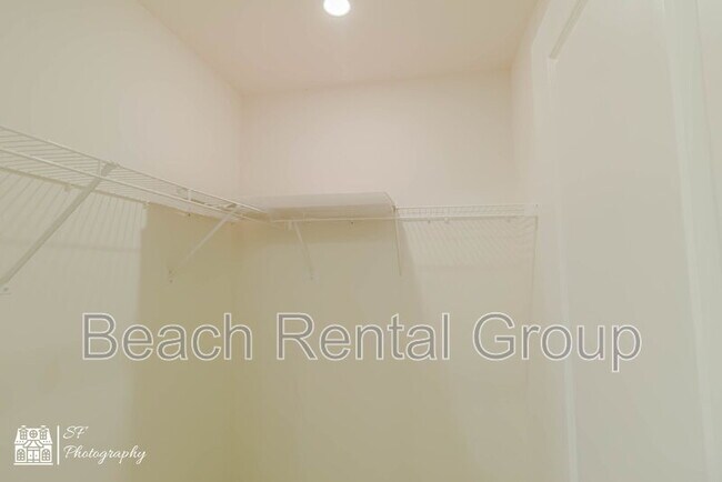 Building Photo - 122 Crescent Wy