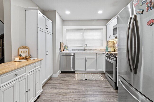 Building Photo - 40 S Richardson Ave