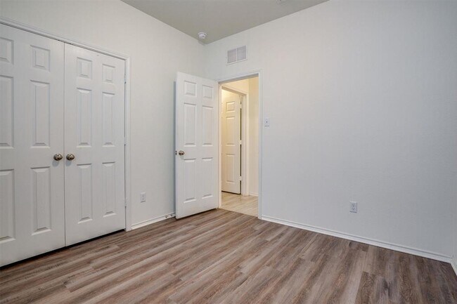 Building Photo - 217 La Dera Dr