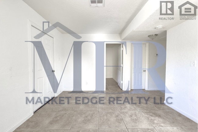 Building Photo - 2Bed/1Bath House at AZ-51/Thomas Rd! NO CREDIT, NO BACKGROUND, NO RENTAL HISTORY CHECK!