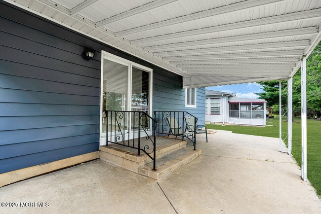 Building Photo - 24 Liberta Dr