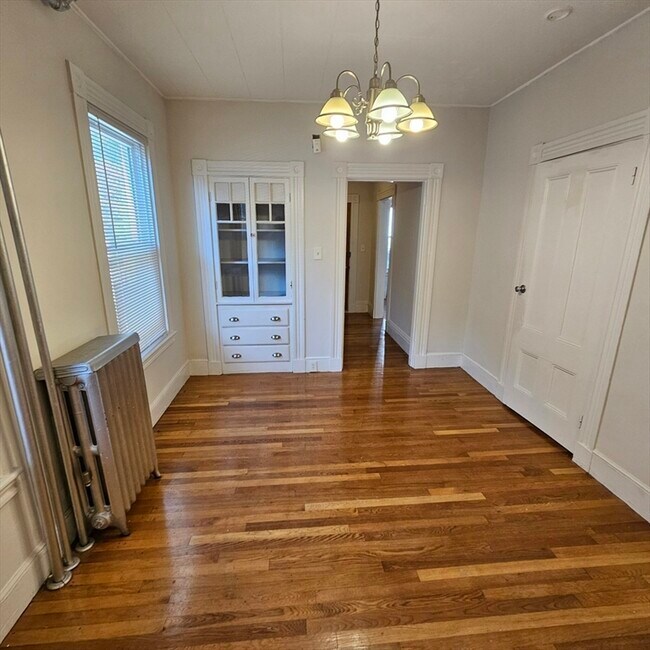 Building Photo - 384 Washington St