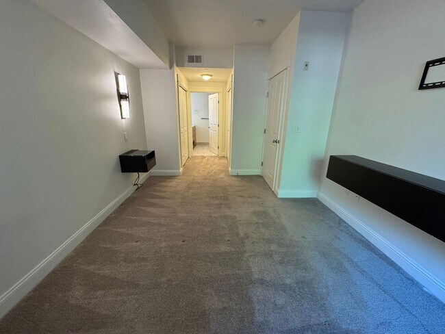 Building Photo - 2bd/1.75ba Issaquah Condo