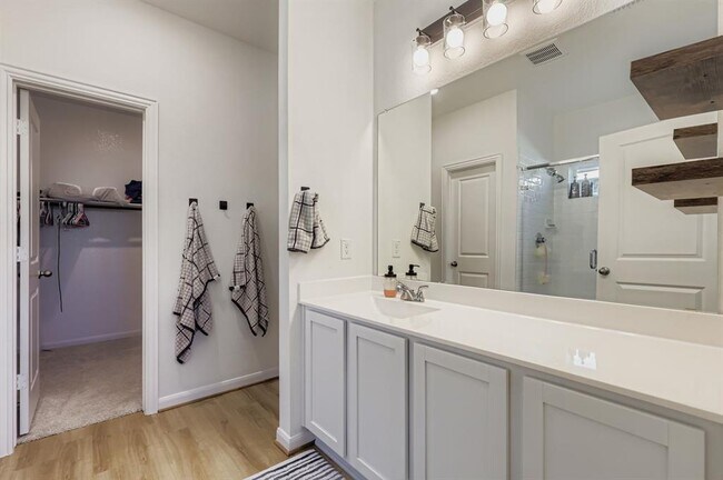 Building Photo - 157 LT Rusty Dr