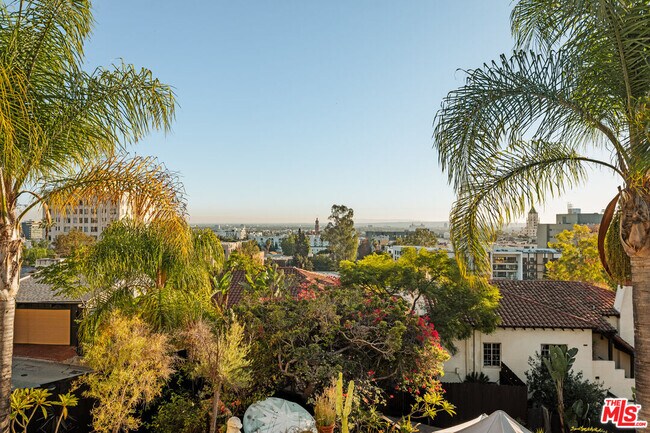 Building Photo - 2002 N Las Palmas Ave