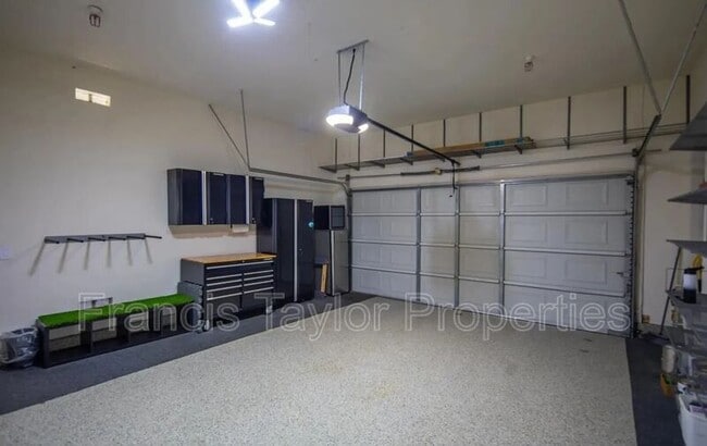 Building Photo - 1042 Alexandra Ln