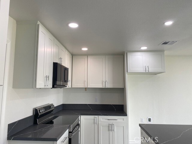 Building Photo - 24621 Dardania Ave