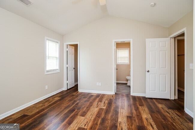 Building Photo - 73 Jordan Rd SE