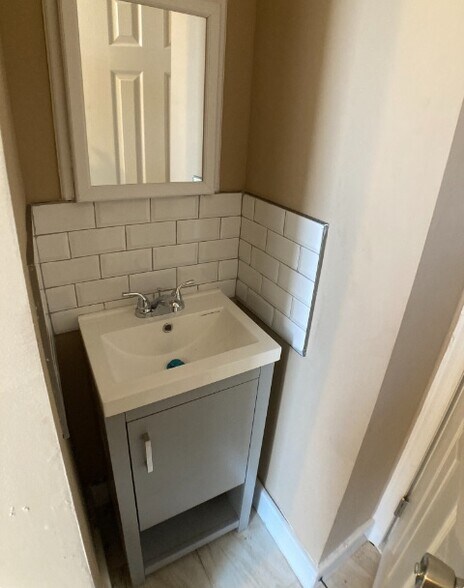 Building Photo - 1950 Clarence St