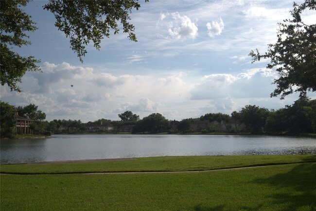 Building Photo - 1839 Lakewinds Dr