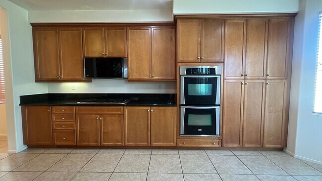 Building Photo - (APPLICATION PENDING) West Lancaster Singl...